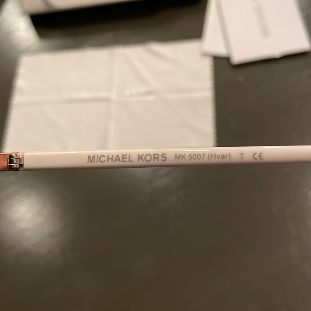 Michael Kors aviator sunglasses - Picture 4 of 4